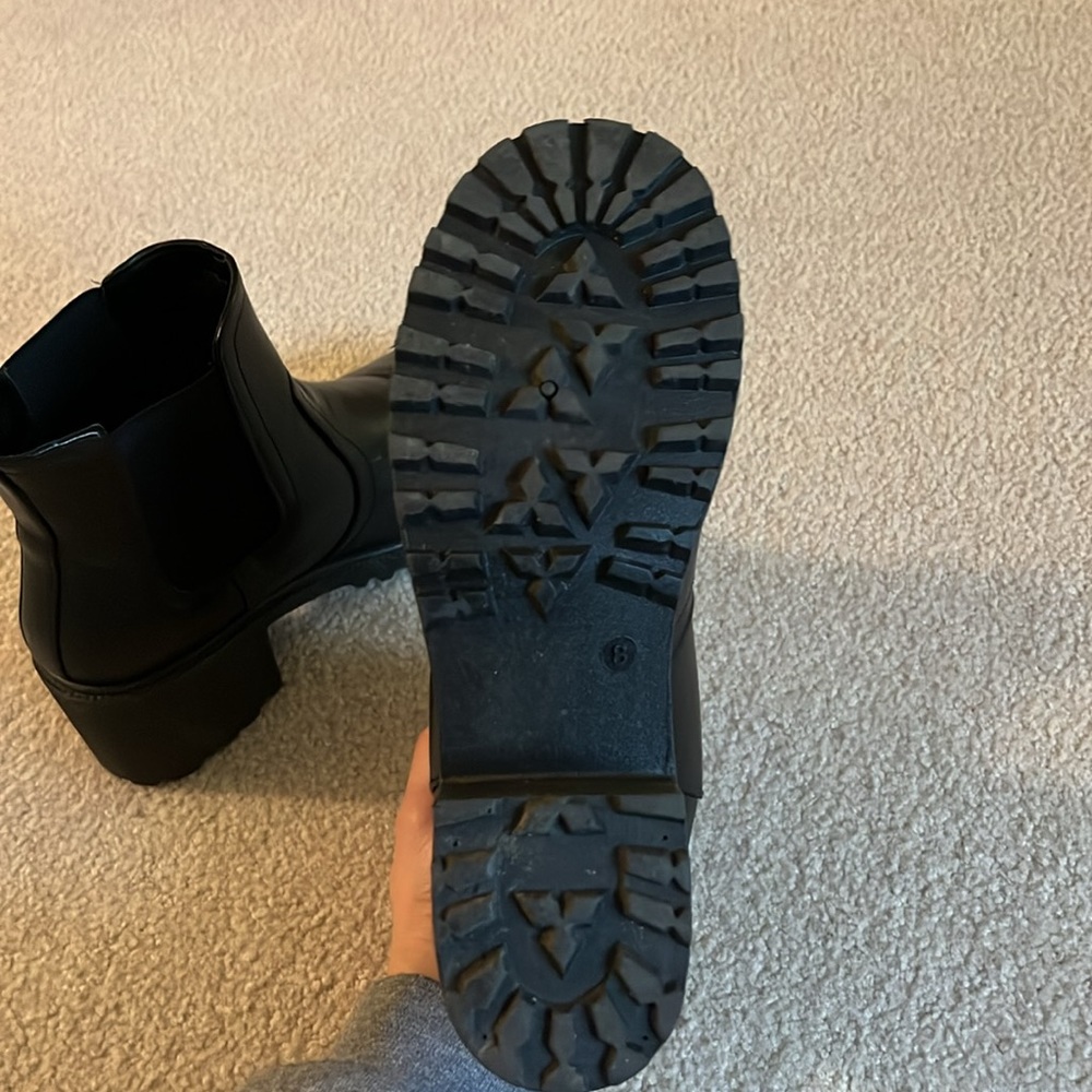 Forever 21 Women's black chelsea boot faux leather - Picture 8 of 8